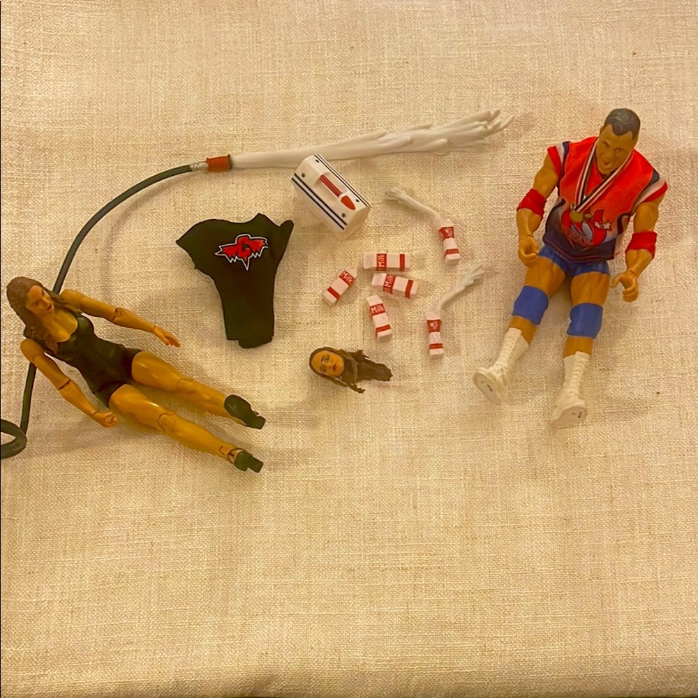 WWE Milk O Mania Wrestling Figures Set EUC